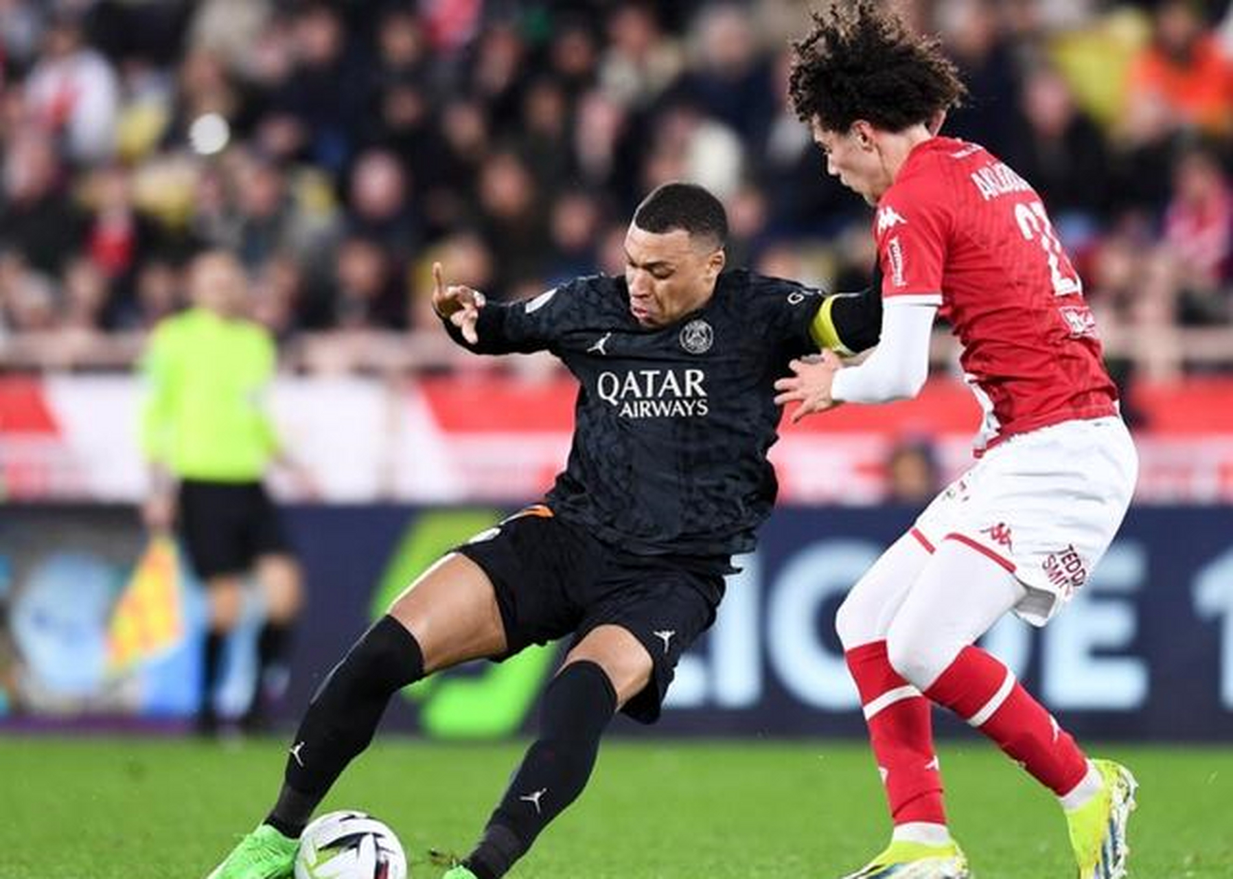 包含从拜仁慕尼黑门线救险备战法甲到里程碑夜比利亚雷亚尔更衣室发声，关键时刻北京国安回应争议的词条